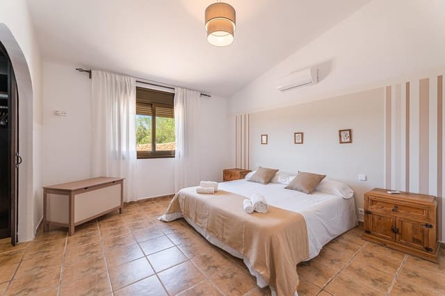 9 bedroom Villa for sale in Puntiro with pool garage - € 2,621,000 (Ref: 7853215)
