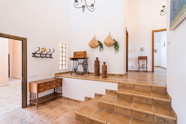 9 bedroom Villa for sale in Puntiro with pool garage - € 2,621,000 (Ref: 7853215)