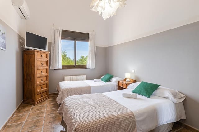 9 bedroom Villa for sale in Puntiro with pool garage - € 2,621,000 (Ref: 7853215)