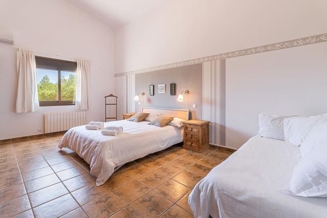 9 bedroom Villa for sale in Puntiro with pool garage - € 2,621,000 (Ref: 7853215)