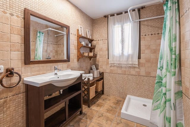 9 bedroom Villa for sale in Puntiro with pool garage - € 2,621,000 (Ref: 7853215)