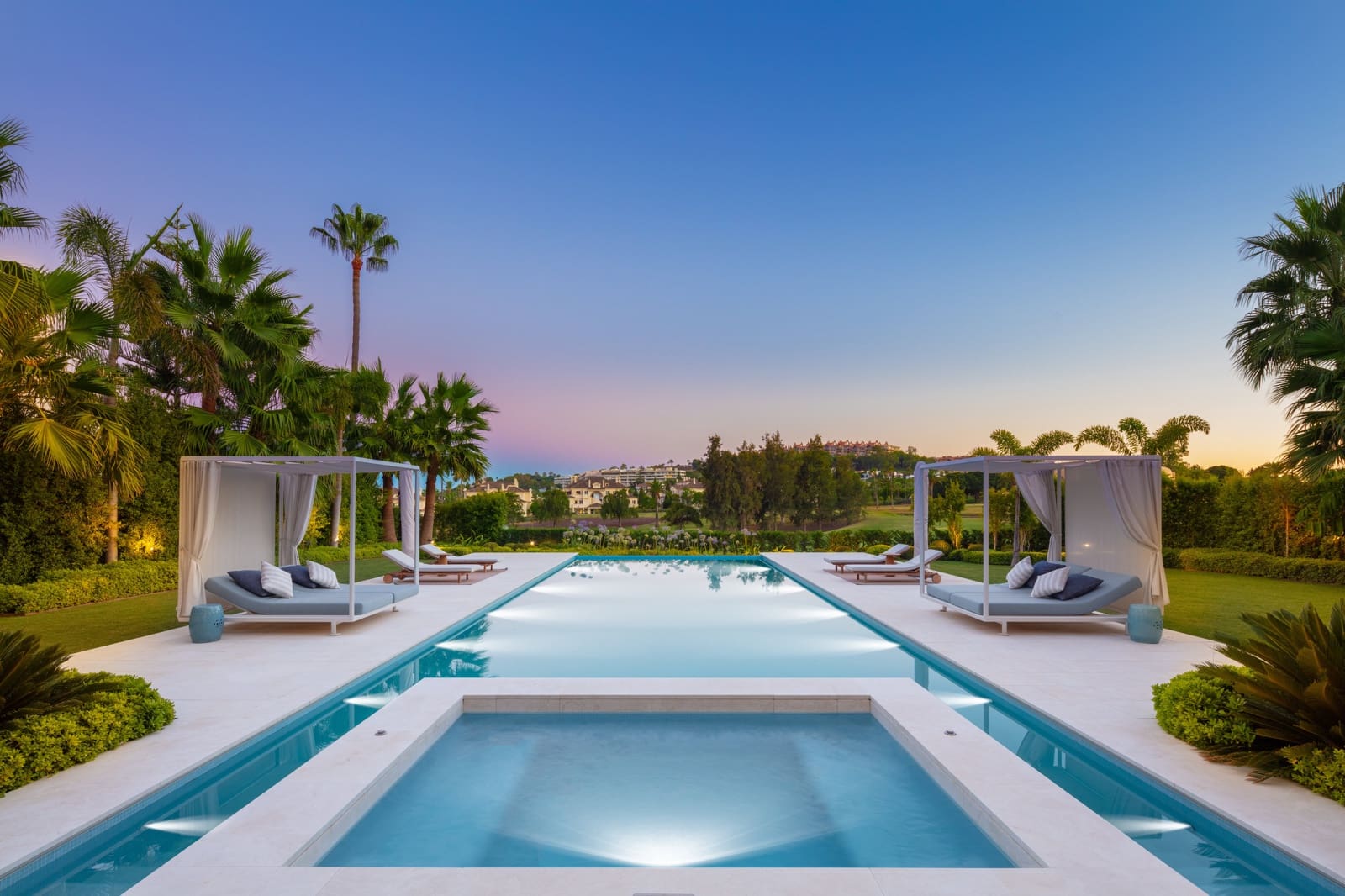 6 quarto Moradia para venda em Marbella com piscina garagem - 12 900 000 € (Ref: 8008218)