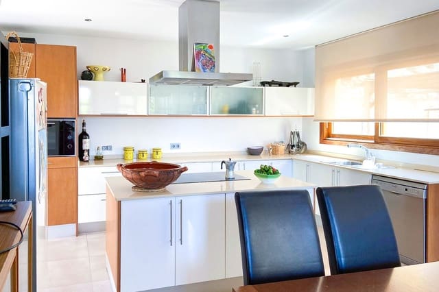 5 sovrum Villa till salu i Peguera / Paguera, Calvià med pool - 1 595 000 € (Ref: 8200425)