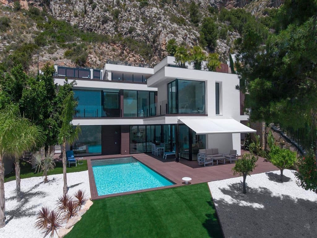 4 bedroom Villa for sale in Altea with pool garage - € 2,100,000 (Ref: 8338615)