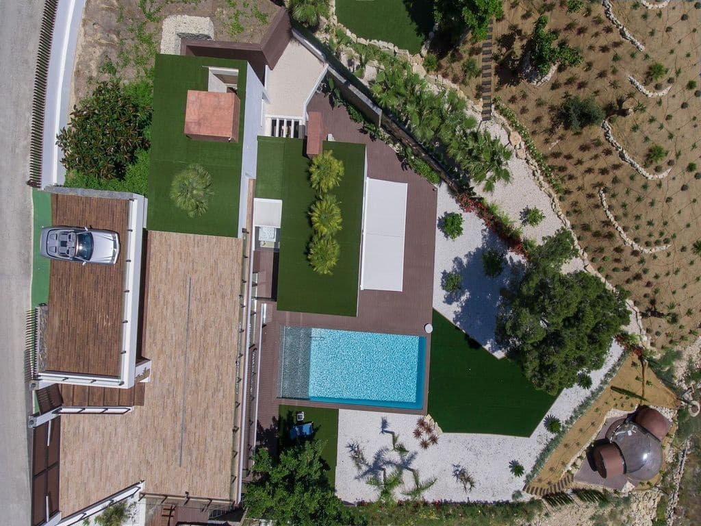 4 bedroom Villa for sale in Altea with pool garage - € 2,100,000 (Ref: 8338615)