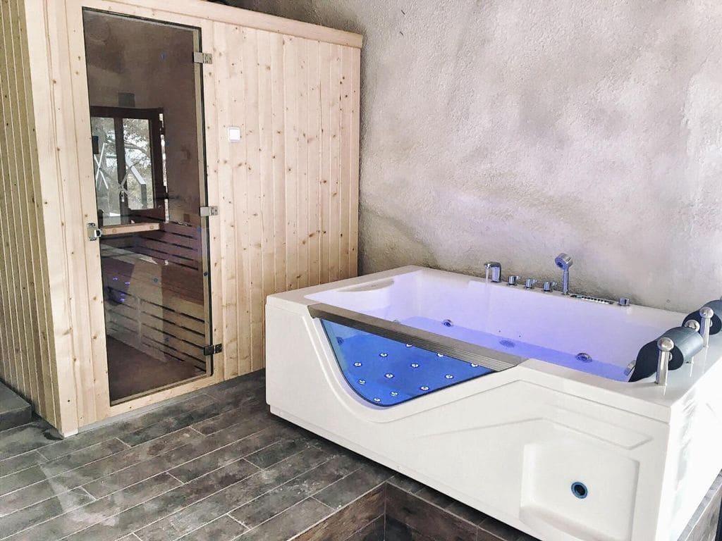 4 bedroom Villa for sale in Altea with pool garage - € 2,100,000 (Ref: 8338615)