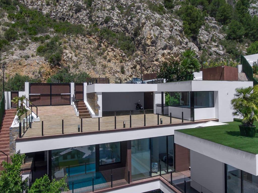 4 bedroom Villa for sale in Altea with pool garage - € 2,100,000 (Ref: 8338615)