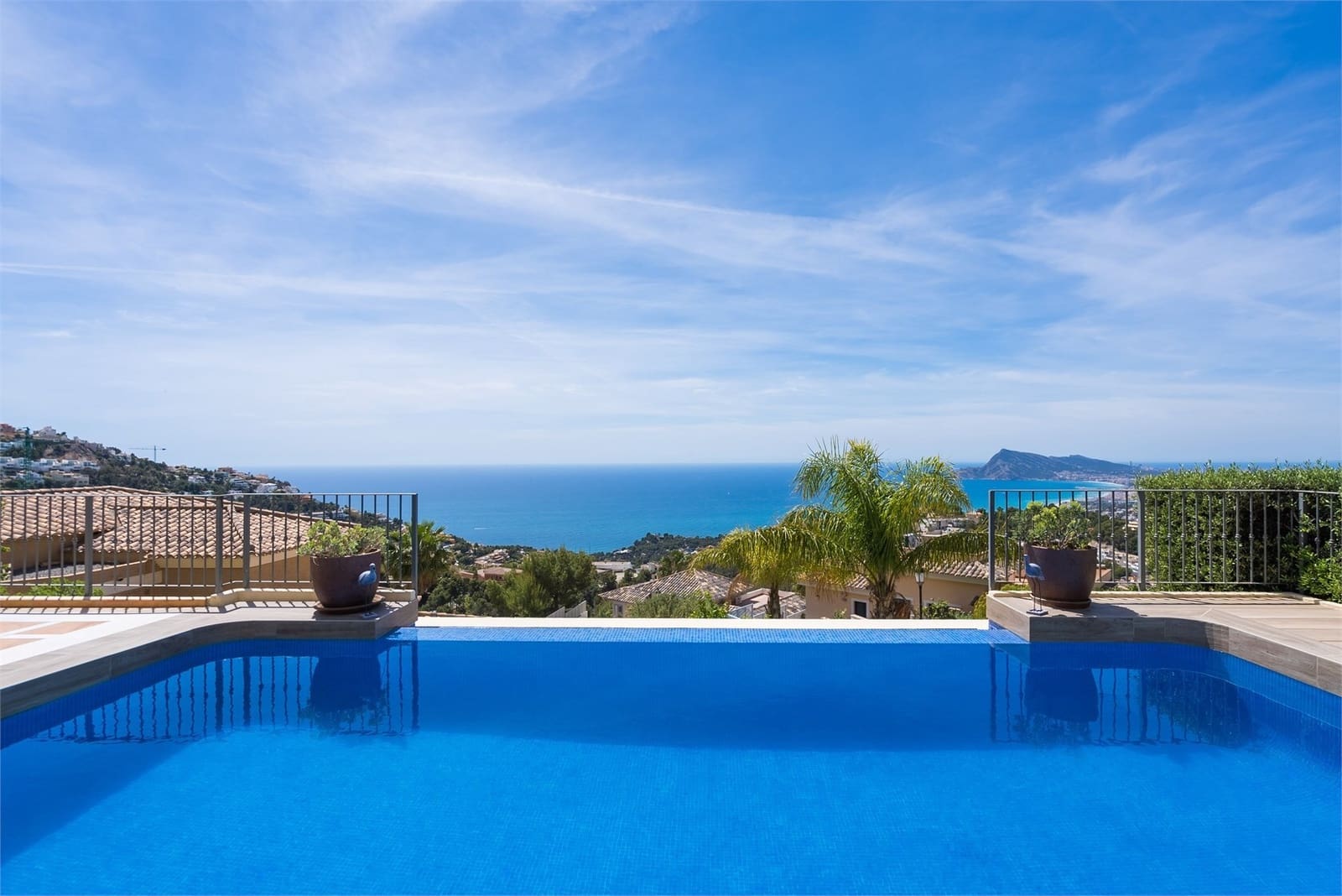 4 bedroom Villa for sale in Altea with pool garage - € 1,570,000 (Ref: 8338617)