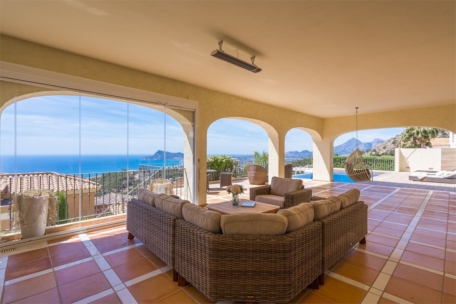 4 bedroom Villa for sale in Altea with pool garage - € 1,570,000 (Ref: 8338617)