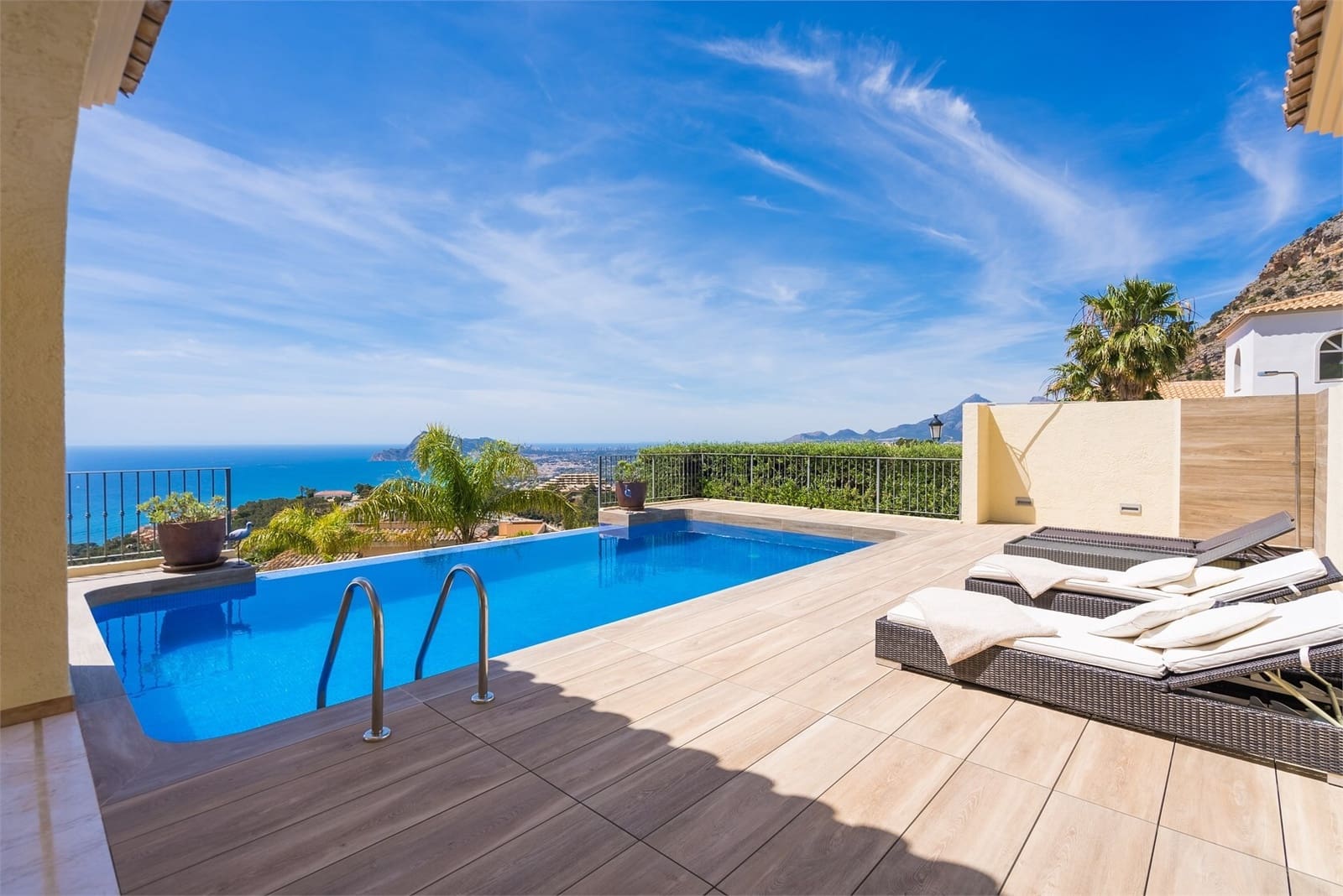 4 bedroom Villa for sale in Altea with pool garage - € 1,570,000 (Ref: 8338617)