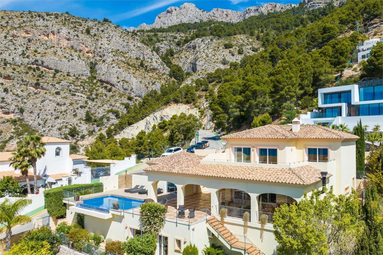 4 bedroom Villa for sale in Altea with pool garage - € 1,570,000 (Ref: 8338617)