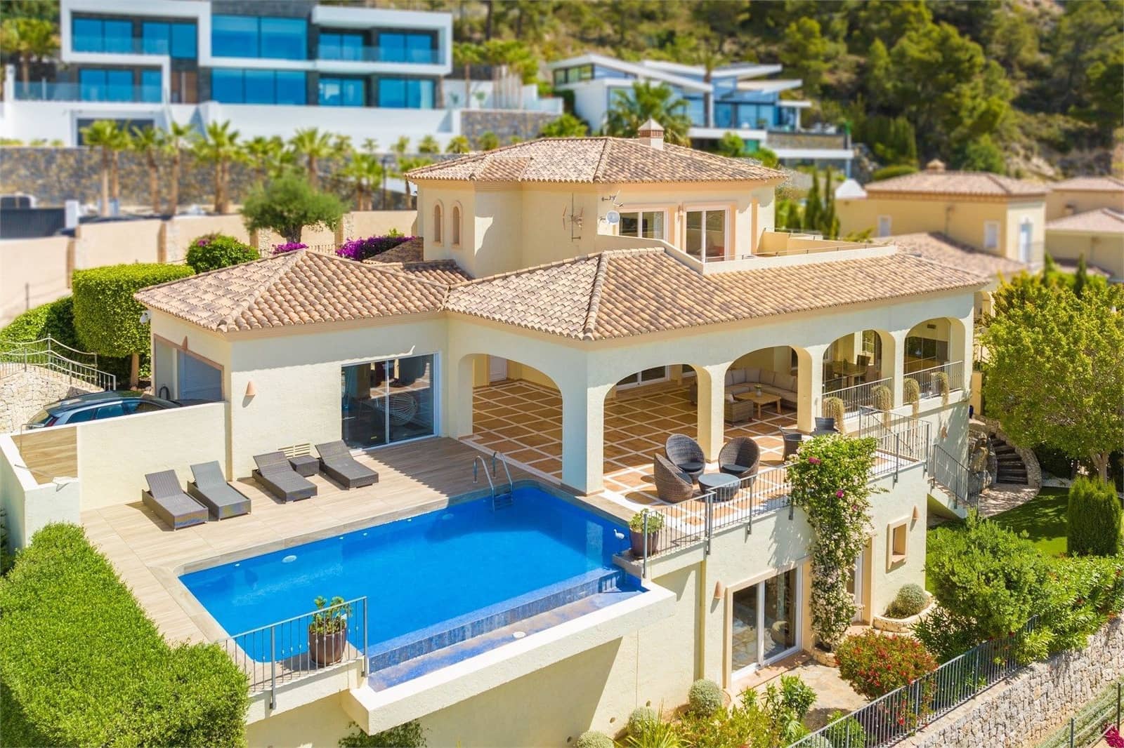 4 bedroom Villa for sale in Altea with pool garage - € 1,570,000 (Ref: 8338617)