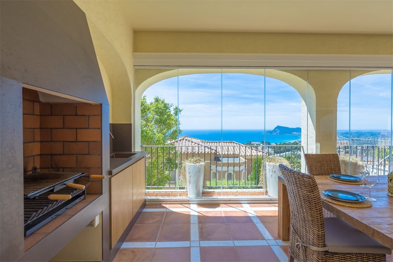 4 bedroom Villa for sale in Altea with pool garage - € 1,570,000 (Ref: 8338617)