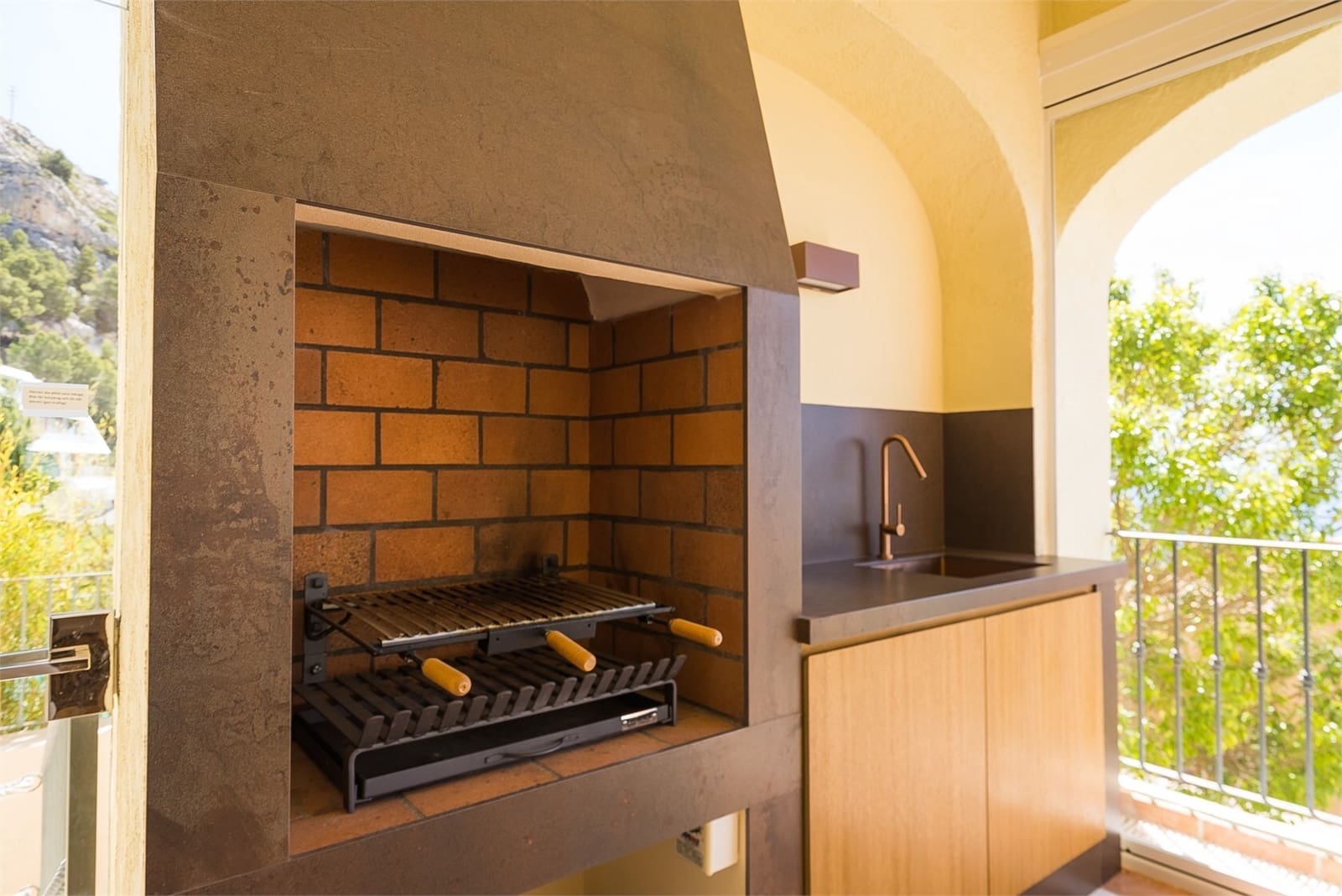 4 bedroom Villa for sale in Altea with pool garage - € 1,570,000 (Ref: 8338617)