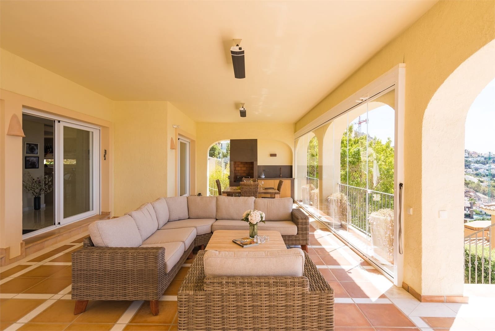 4 bedroom Villa for sale in Altea with pool garage - € 1,570,000 (Ref: 8338617)