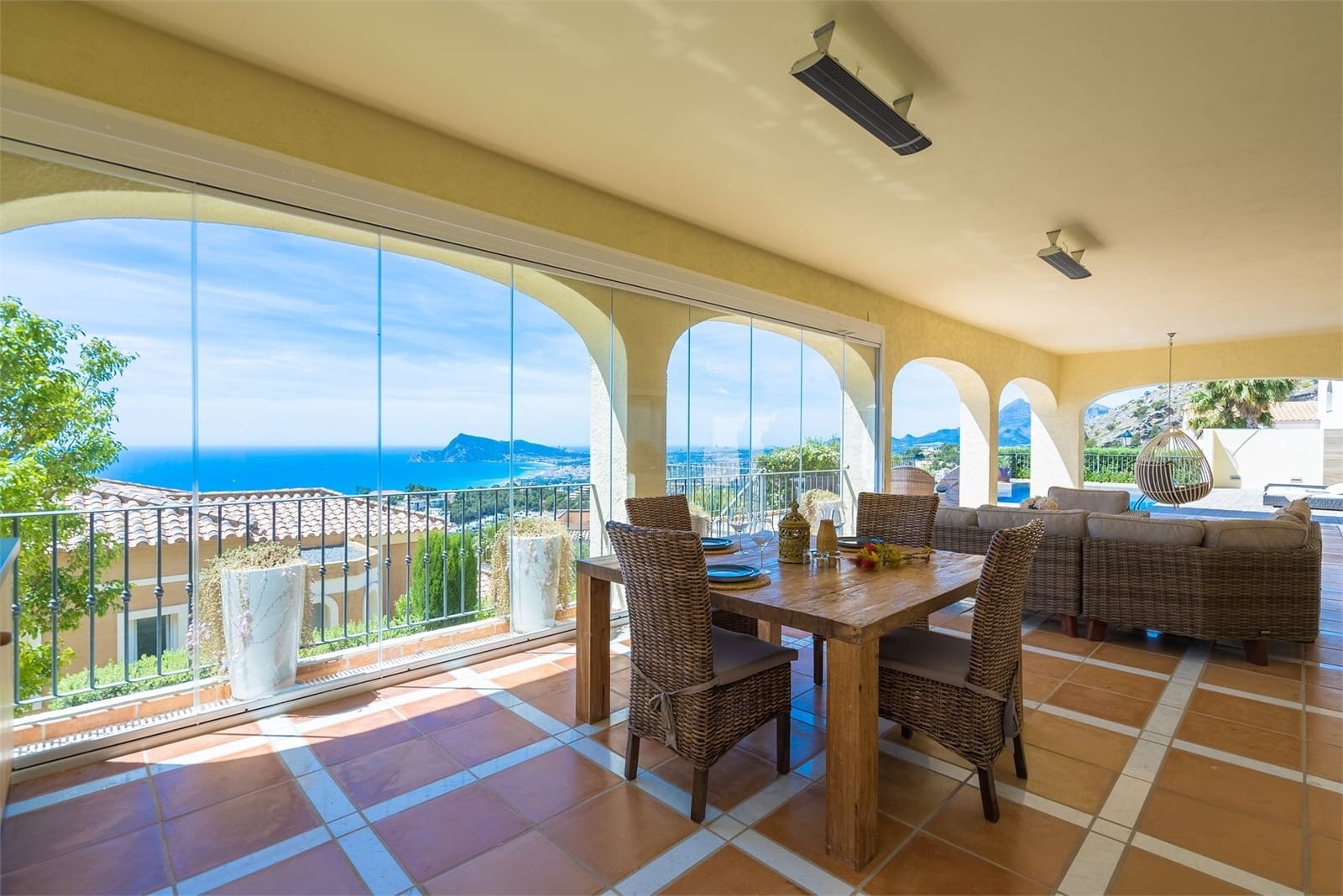 4 bedroom Villa for sale in Altea with pool garage - € 1,570,000 (Ref: 8338617)