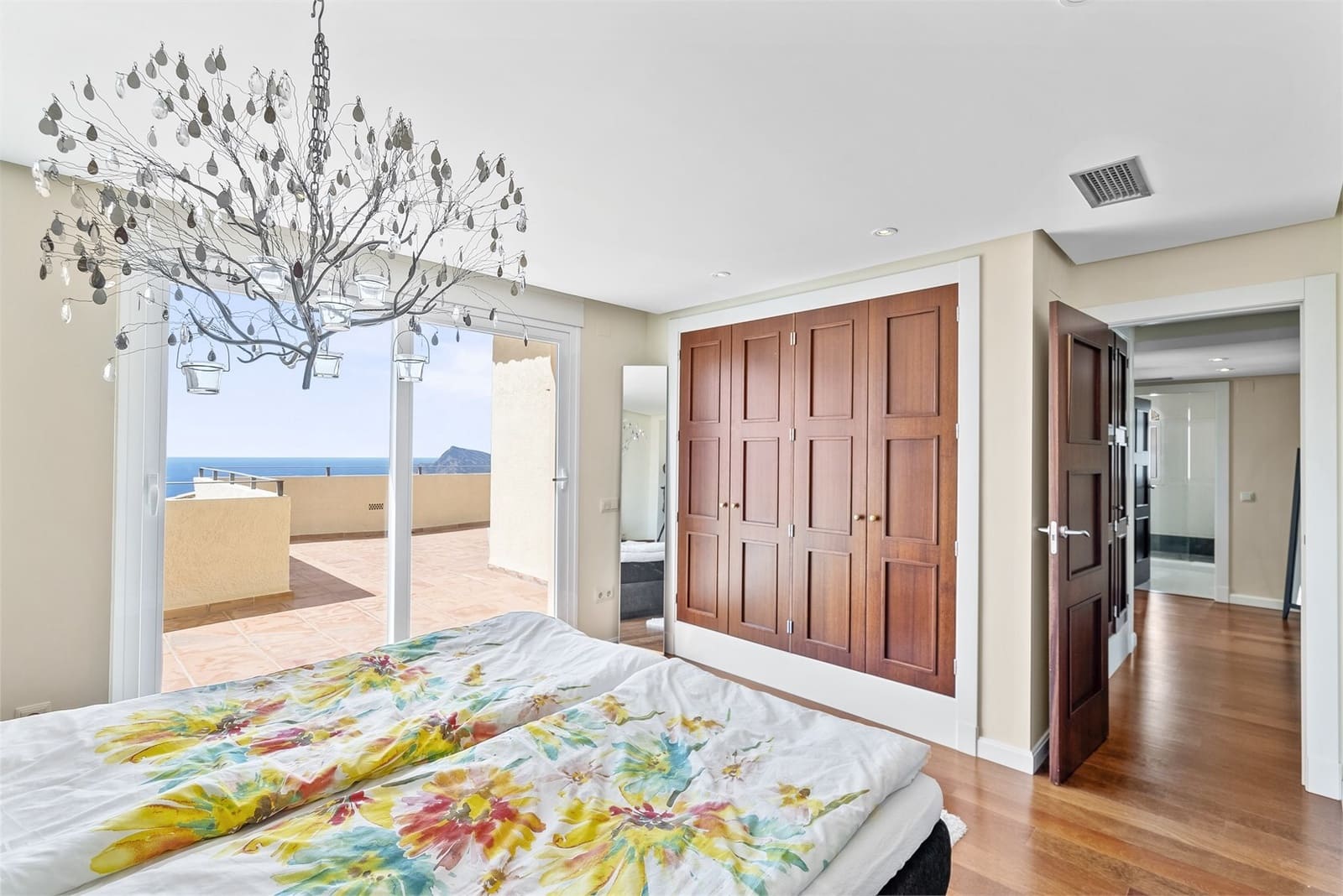 4 bedroom Villa for sale in Altea with pool garage - € 1,570,000 (Ref: 8338617)