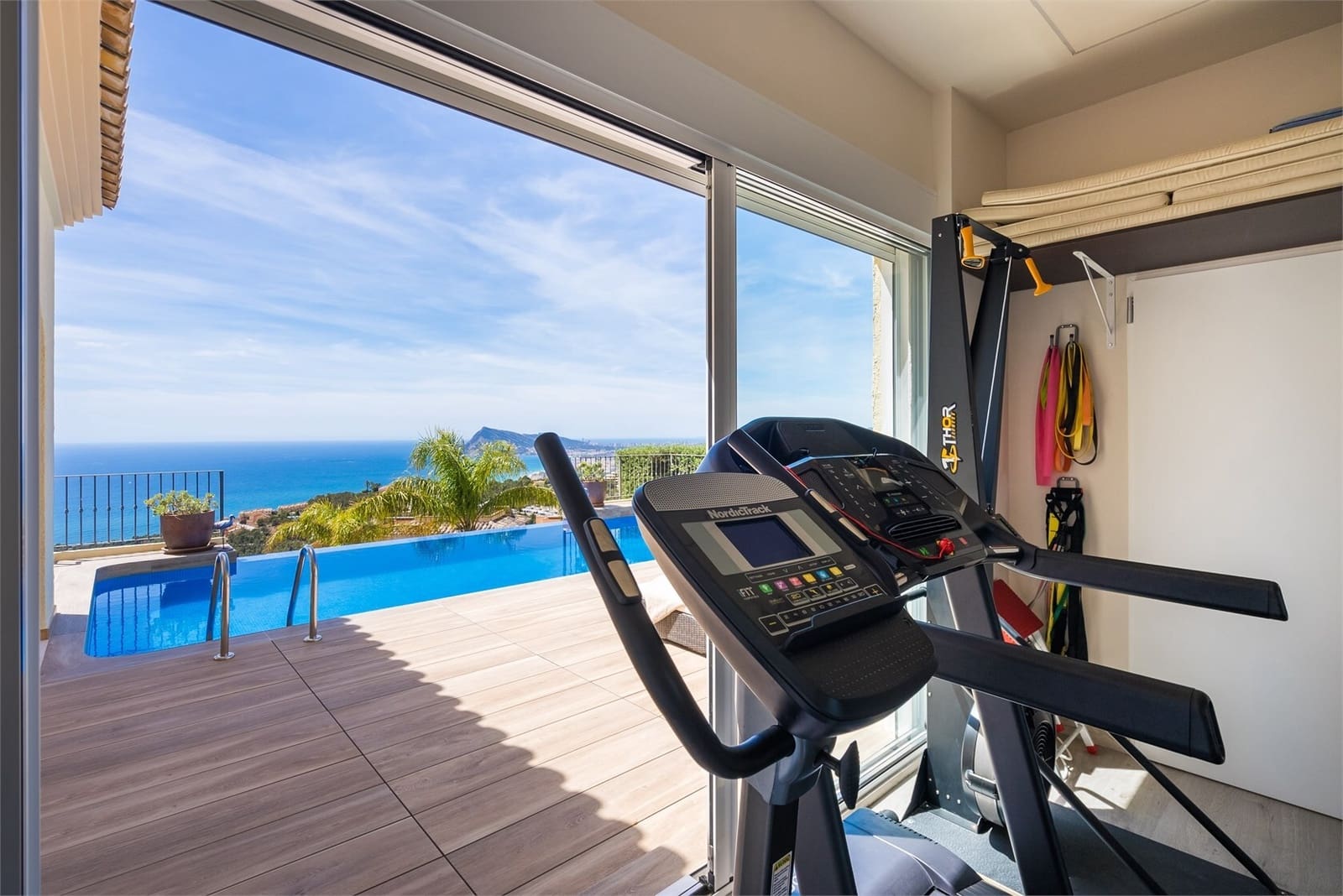 4 bedroom Villa for sale in Altea with pool garage - € 1,570,000 (Ref: 8338617)