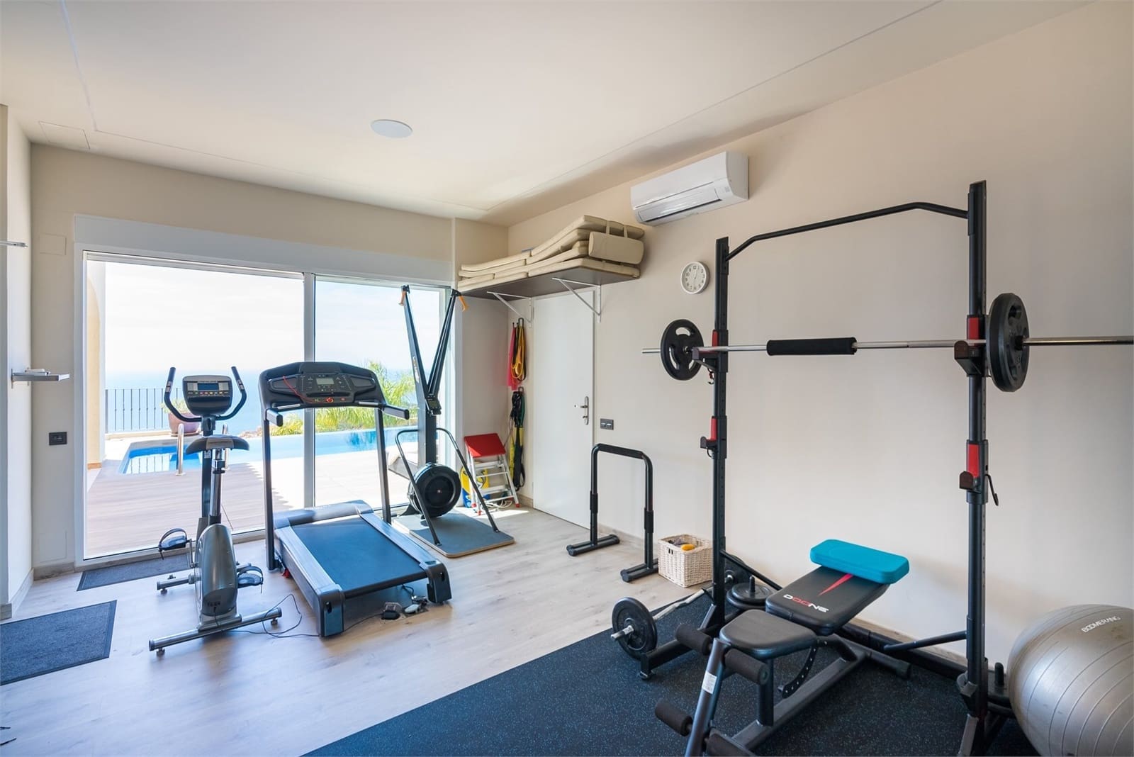 4 bedroom Villa for sale in Altea with pool garage - € 1,570,000 (Ref: 8338617)