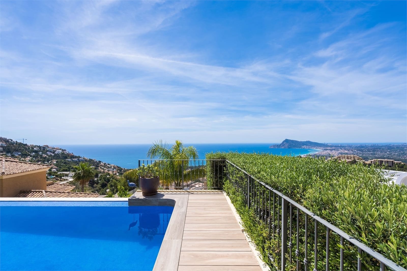 4 bedroom Villa for sale in Altea with pool garage - € 1,570,000 (Ref: 8338617)