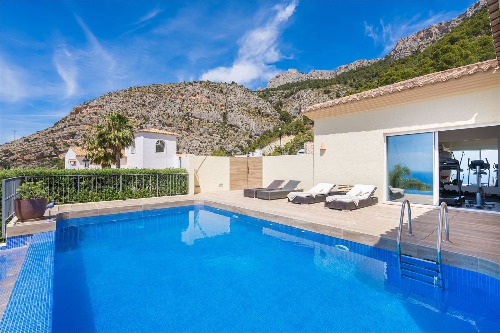 4 bedroom Villa for sale in Altea with pool garage - € 1,570,000 (Ref: 8338617)