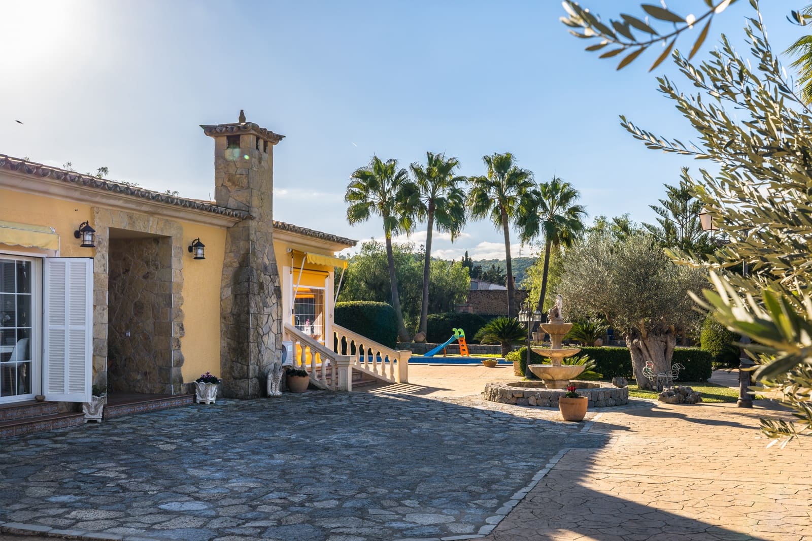 5 bedroom Villa for sale in Santa Maria del Cami with pool garage - € 1,085,000 (Ref: 8358981)