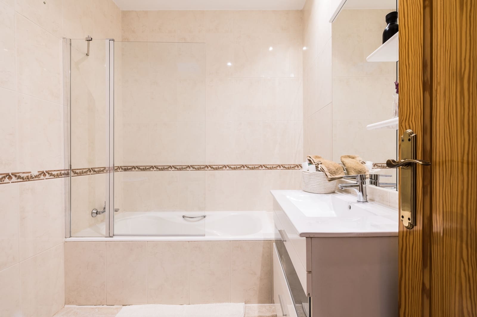 5 bedroom Villa for sale in Santa Maria del Cami with pool garage - € 1,085,000 (Ref: 8358981)