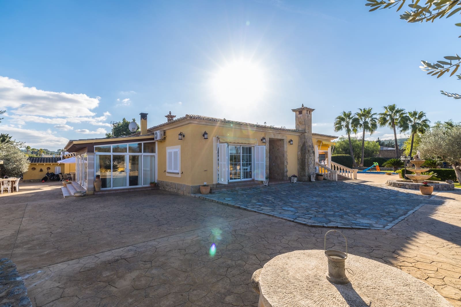 5 bedroom Villa for sale in Santa Maria del Cami with pool garage - € 1,085,000 (Ref: 8358981)