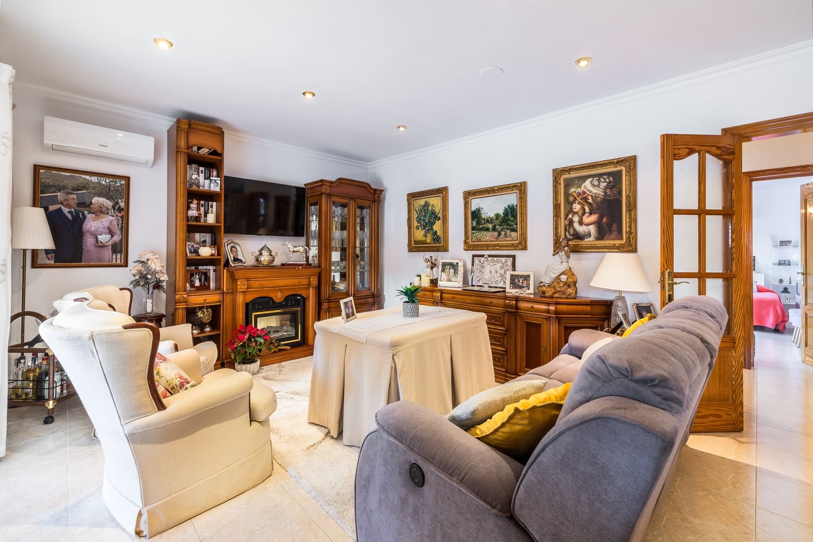 5 bedroom Villa for sale in Santa Maria del Cami with pool garage - € 1,085,000 (Ref: 8358981)