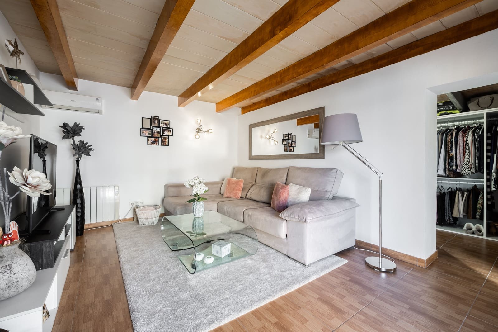 5 bedroom Villa for sale in Santa Maria del Cami with pool garage - € 1,085,000 (Ref: 8358981)