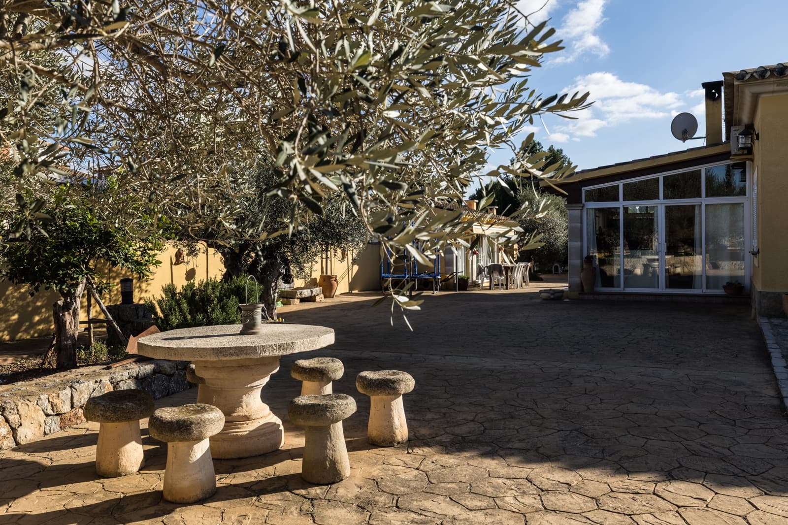 5 bedroom Villa for sale in Santa Maria del Cami with pool garage - € 1,085,000 (Ref: 8358981)