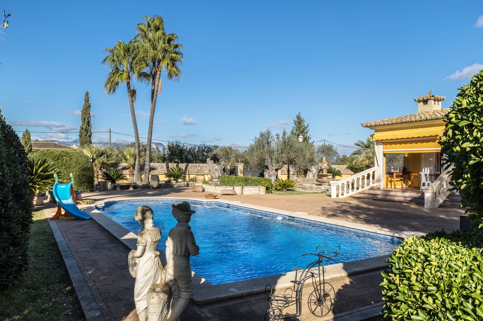 5 bedroom Villa for sale in Santa Maria del Cami with pool garage - € 1,085,000 (Ref: 8358981)