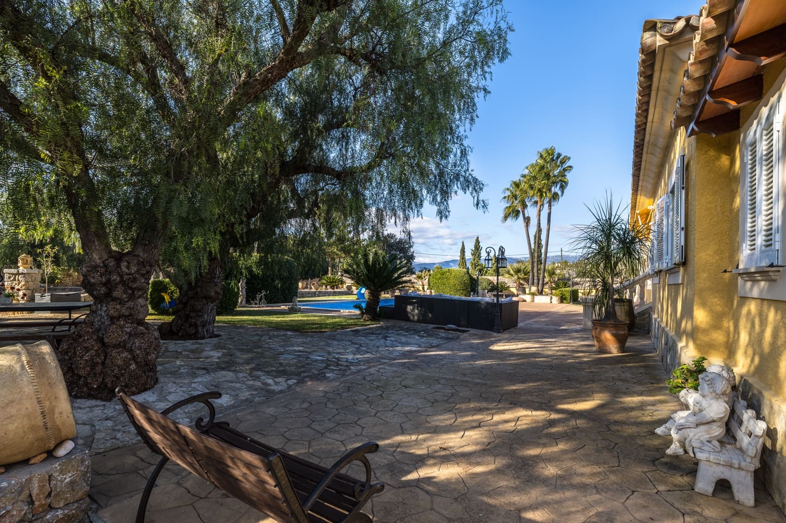 5 bedroom Villa for sale in Santa Maria del Cami with pool garage - € 1,085,000 (Ref: 8358981)