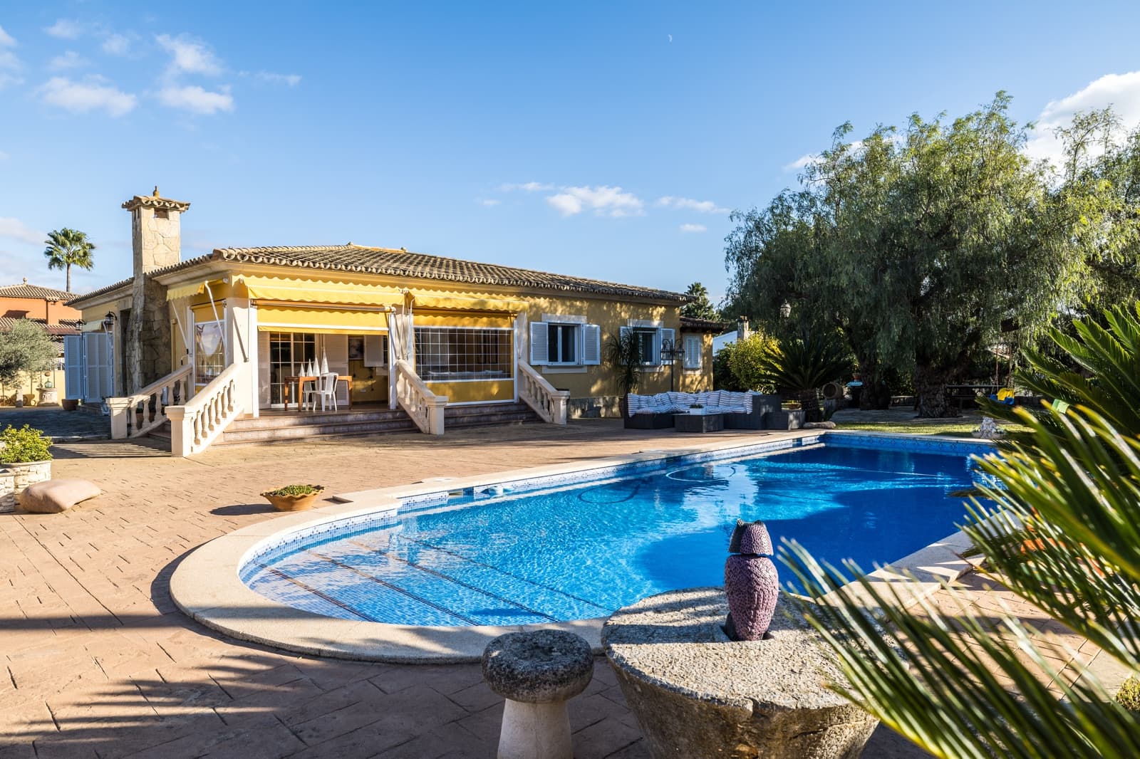 5 bedroom Villa for sale in Santa Maria del Cami with pool garage - € 1,085,000 (Ref: 8358981)