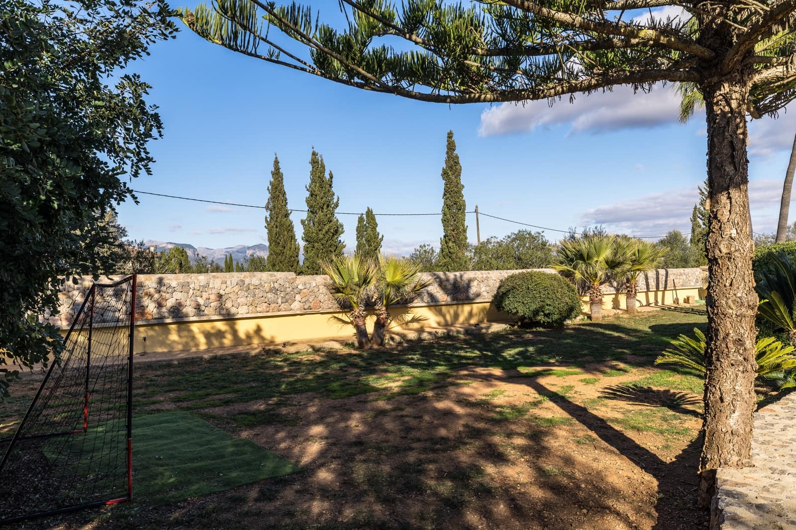 5 bedroom Villa for sale in Santa Maria del Cami with pool garage - € 1,085,000 (Ref: 8358981)