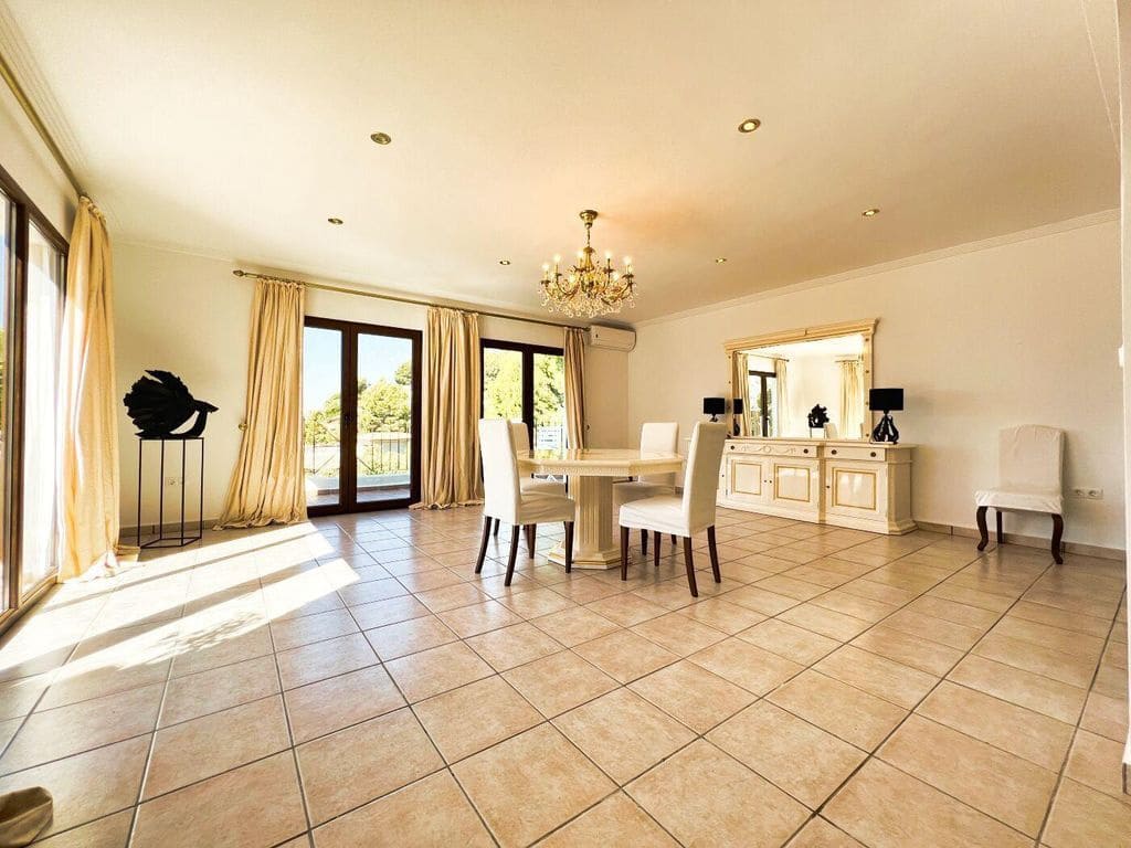 5 bedroom Villa for sale in Altea with pool - € 1,195,000 (Ref: 8479905)