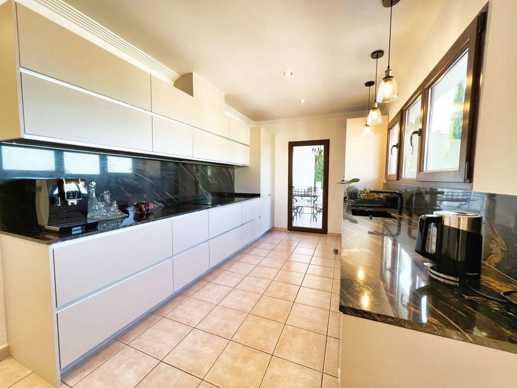 5 bedroom Villa for sale in Altea with pool - € 1,195,000 (Ref: 8479905)