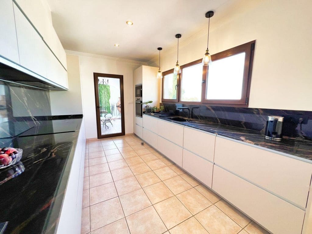 5 bedroom Villa for sale in Altea with pool - € 1,195,000 (Ref: 8479905)