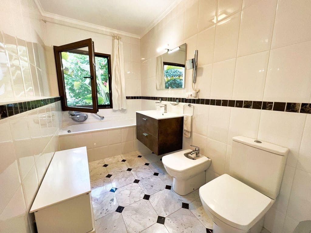 5 bedroom Villa for sale in Altea with pool - € 1,195,000 (Ref: 8479905)