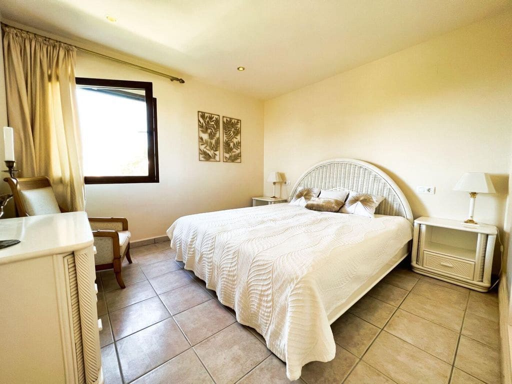 5 bedroom Villa for sale in Altea with pool - € 1,195,000 (Ref: 8479905)