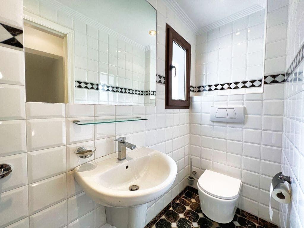 5 bedroom Villa for sale in Altea with pool - € 1,195,000 (Ref: 8479905)