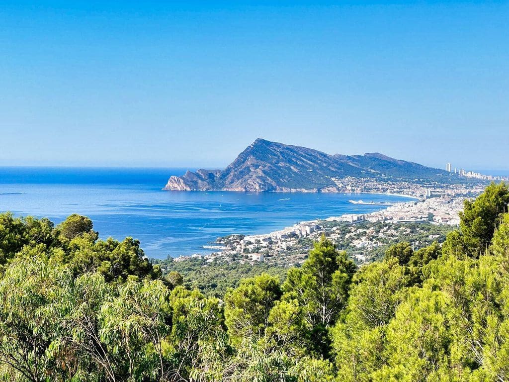 5 bedroom Villa for sale in Altea with pool - € 1,195,000 (Ref: 8479905)