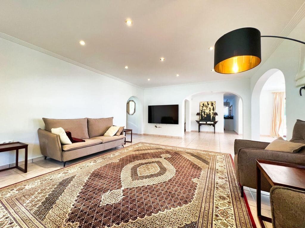 5 bedroom Villa for sale in Altea with pool - € 1,195,000 (Ref: 8479905)