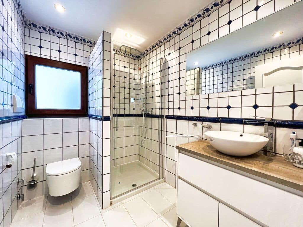 5 bedroom Villa for sale in Altea with pool - € 1,195,000 (Ref: 8479905)