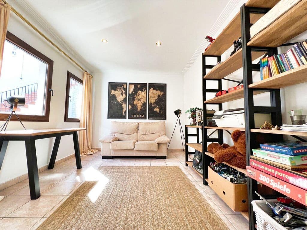 5 bedroom Villa for sale in Altea with pool - € 1,195,000 (Ref: 8479905)