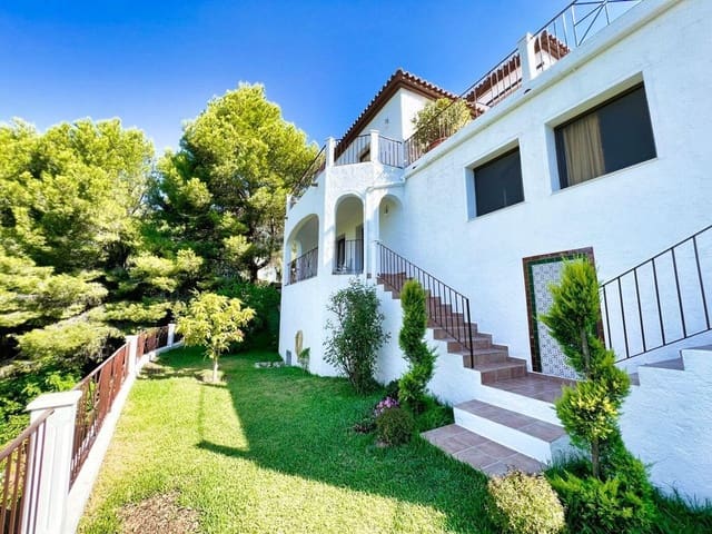 Chalet de 5 habitaciones en Altea en venta con piscina - 1.195.000 € (Ref: 8479905)