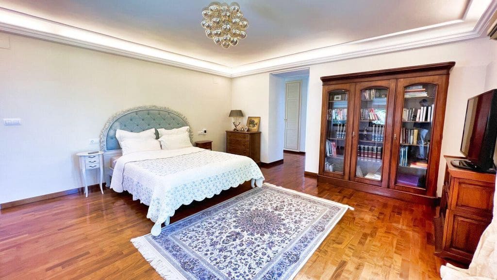 5 bedroom Villa for sale in Altea with pool - € 1,195,000 (Ref: 8479905)