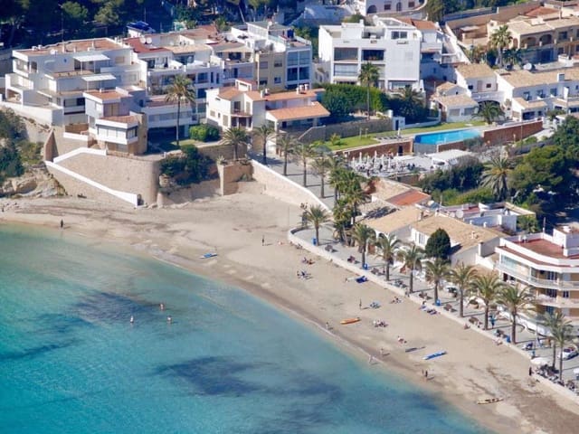 4 soveværelse Villa til salg i Casco Urbano, Teulada-Moraira med swimmingpool - € 1.175.000 (Ref: 8479907)