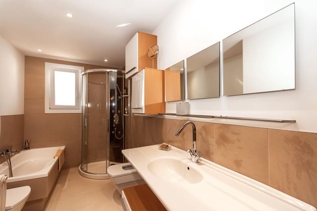 9 bedroom Townhouse for sale in Can Pastilla, Palma de Mallorca with garage - € 1,550,000 (Ref: 8479951)