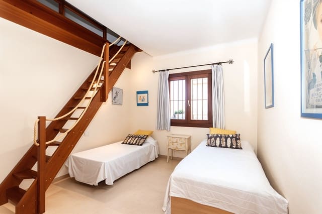 9 bedroom Townhouse for sale in Can Pastilla, Palma de Mallorca with garage - € 1,550,000 (Ref: 8479951)